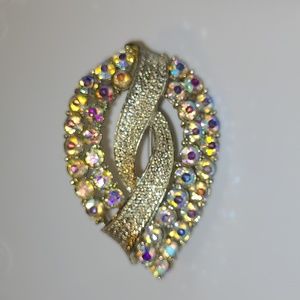 Coro brooch